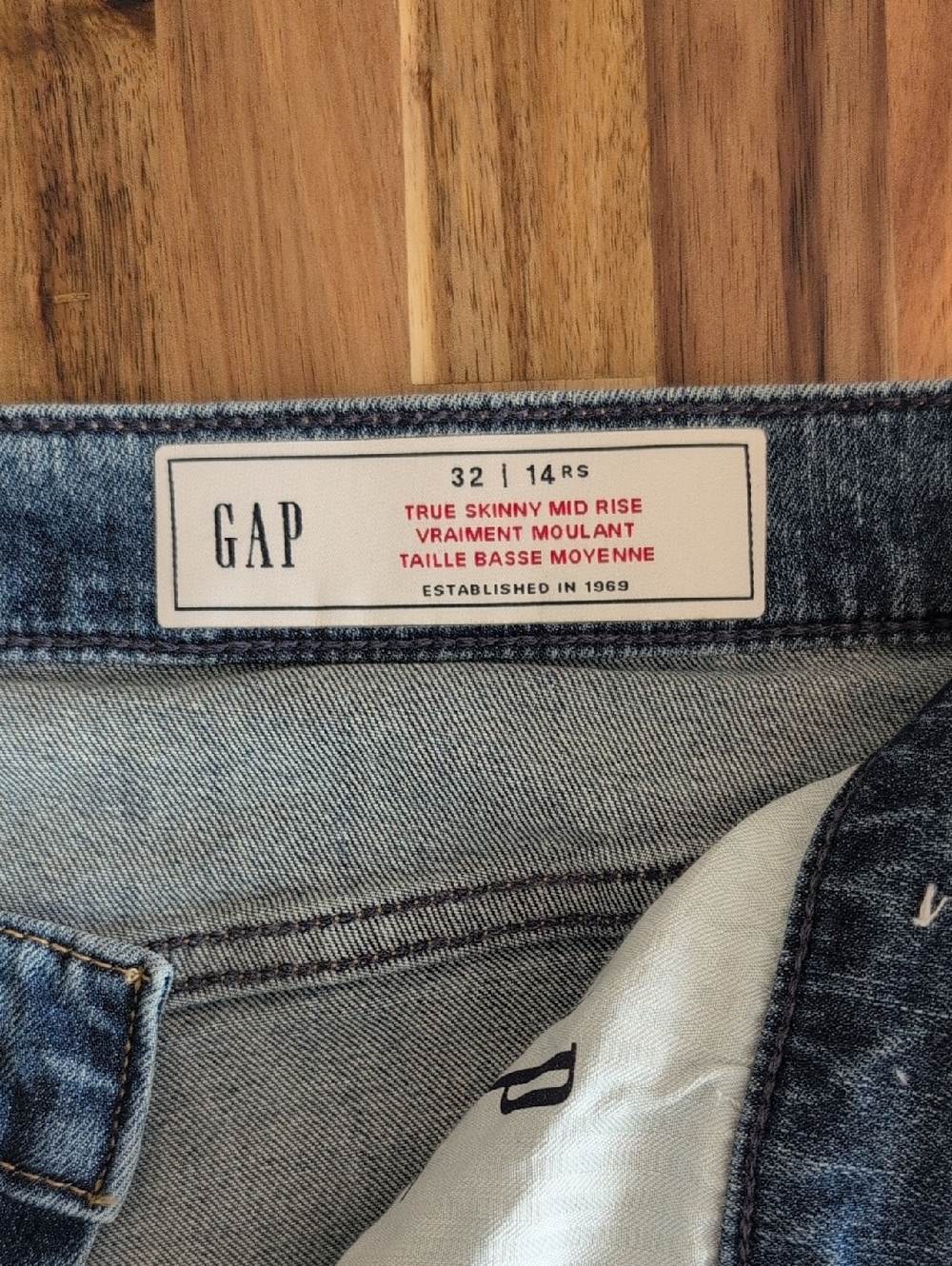 Gap True Skinny Mid Rise Jeans - Picture 3 of 4
